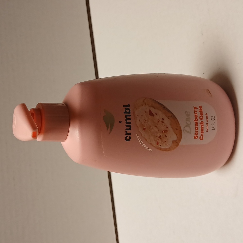Dove Crumbl Strawberry Crumb Cake Hand Wash NWT - Picture 6 of 6